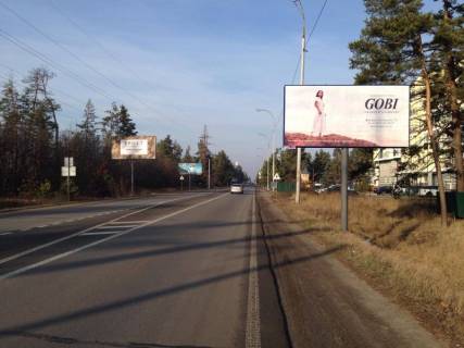 Билборд A в с. Козине Конча-Заспа, траса Р-02, км 31+100 ліво, котедж. Містечко "Олександрівське",   клініка "Health life", заміська резиденція  "QUEEN", клуб "SPORT LIFE", супермаркет "FAVORE" фото 1