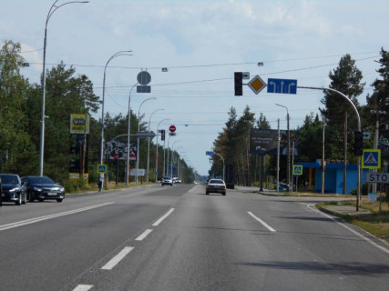 Билборд A в Козине, 6х3  Конча-Заспа, траса Р-01, км 29+930 право, автобусна зупинка "Козин-2", через 110м після повороту на вул. Партизанська, через 190м після супермаркету "FAVORE" фото 1