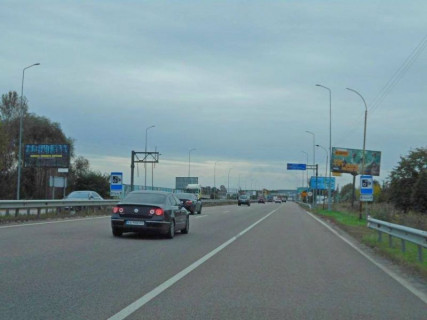 Білборд, Бігборд (Борд)  B на трасах Київської області, 6х3  Дніпровське шосе, траса Н-01 "Київ-Знам'янка", км 25+600 ліво, за 100м до відділу продажу ЖК "Парк Лейк Сіті", через 100м після АЗС Shell, через 480м після розв'язки на с. Креничі Фото 1