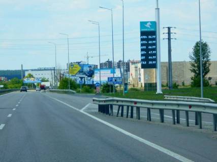 Билборд A на трассах Киевской области, 6х3  Дніпровське шосе, траса Н-01 "Київ-Знам'янка", км 24+800 ліво, за 800м до ТЦ "МегаМаркет", за 550м до ТЦ "Аракс", через 300м після розв'язки на с. Креничі фото 1