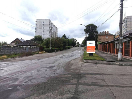Ситилайт A в Василькове, 1,2х1,8  м. Васильків, вул. Грушевського, 26-28, перехрестя з вул. Юрія Гагаріна, біля аптеки та кафе "Старе місто", через 50м після автобусної зупинки, через 100м після повороту на вул. Карла Лібкнехта, за 250м до розв'язки з вул. Кітченка, вул. Шевченка фото 1