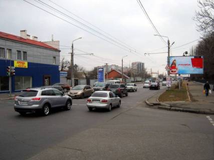Билборд A в Одессе, 3х6  ул.Комарова, 8 - ул.Ген.Петрова, на светофоре (А) фото 1