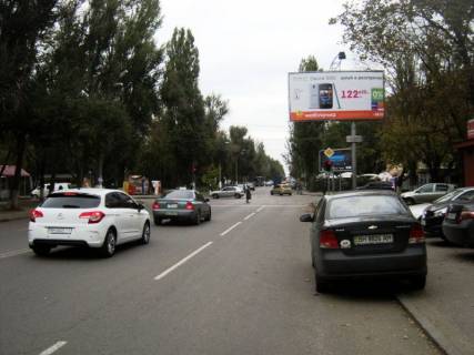 Билборд A в Одессе, 3х6  вул ГероЇв Крут,22 - вул.Івана та Юрія Лип, на світлофорі (А) фото 1