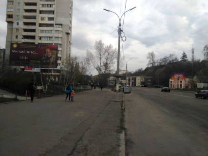 Билборд B в Черкассах, 6*3  м.Черкаси, вул. Володимира Великого (кол. Гагаріна),47 спуск Небесної Сотні (напроти автостоянки) фото 1