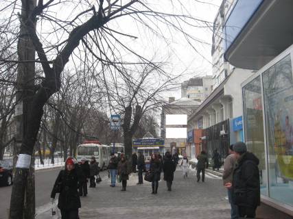 Билборд A в Черкассах бул. Шевченко, 256 на фасаде здания (ТЦ "Транзит"), нижний фото 1