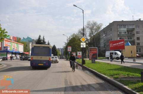 Білборд, Бігборд (Борд)   у Самар (Новомосковськ) вул. Радянська - вул. 195 Стрілецької Дивізії, біля центрального універмагу Фото 1