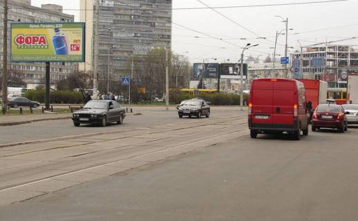Билборд B в Киеве, 3х6  Дарницька площа (Ленінградська пл.) / ул.Пражская (В) фото 1