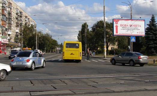 Білборд, Бігборд (Борд)  A у Києві, 3х6  Дарницька площа (Ленінградська пл.) / ул.Пражская (А) Фото 1
