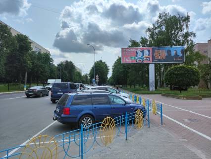 Призма A в Бровары, 3х6  Бровари вул Героїв України,18 (колишня Гагарина) / пл Незалежності/парк Перемоги (А3)-призма (ліва) - 531712 фото 1