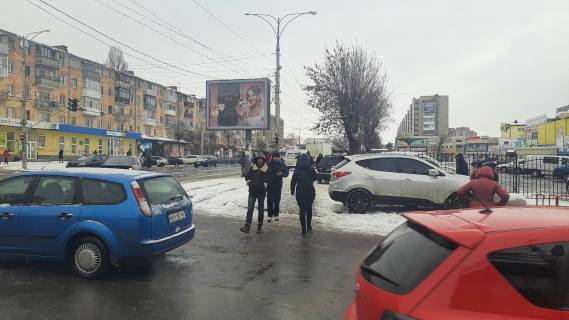 Scrolller, Scroll A in Vinnytsia, 3.14х2.32  av. Kocubins'kogo - st. Timirazeva (central'nij rinok) - 388112 Photo 1